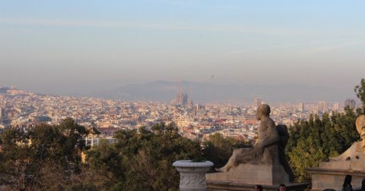 Vista de Barcelona do MNAC. A Sagrada Família se destaca.