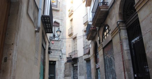 Uma das ruas do El Call do Bairro Gótico de Barcelona