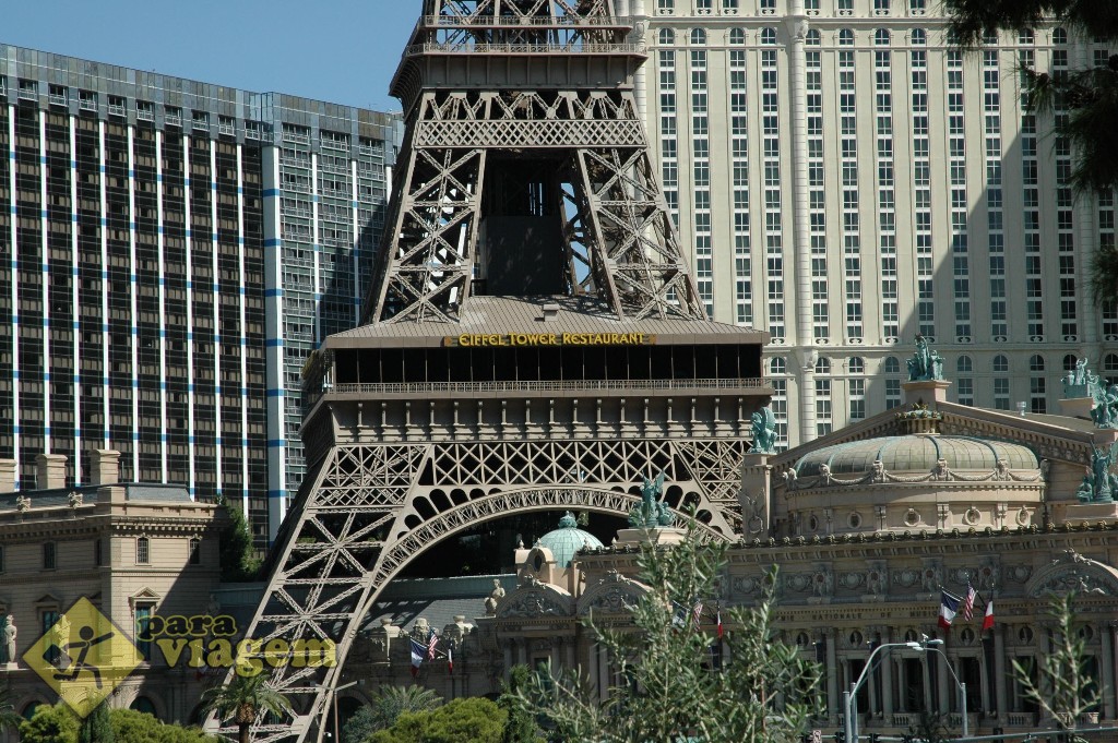 Vista de fora do Eiffel Tower Restaurant