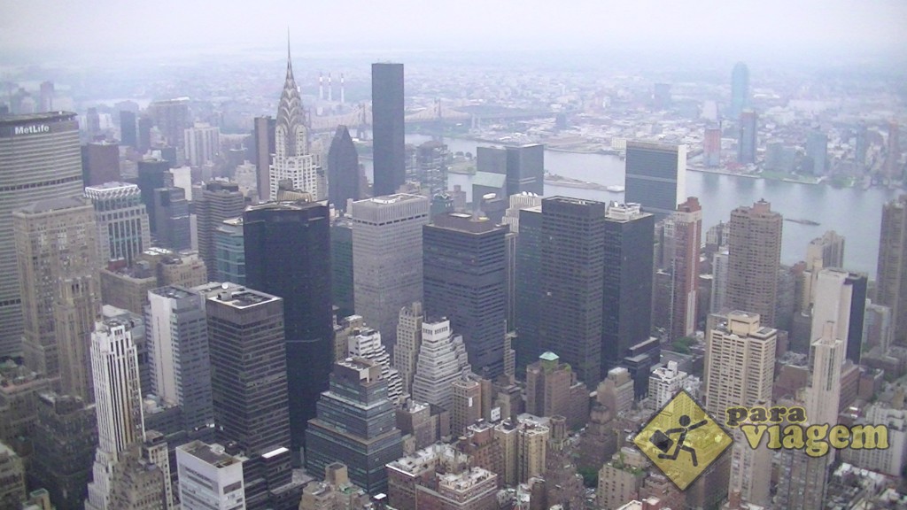 Detalhe do Chrysler Building e East River: vista do Empire State