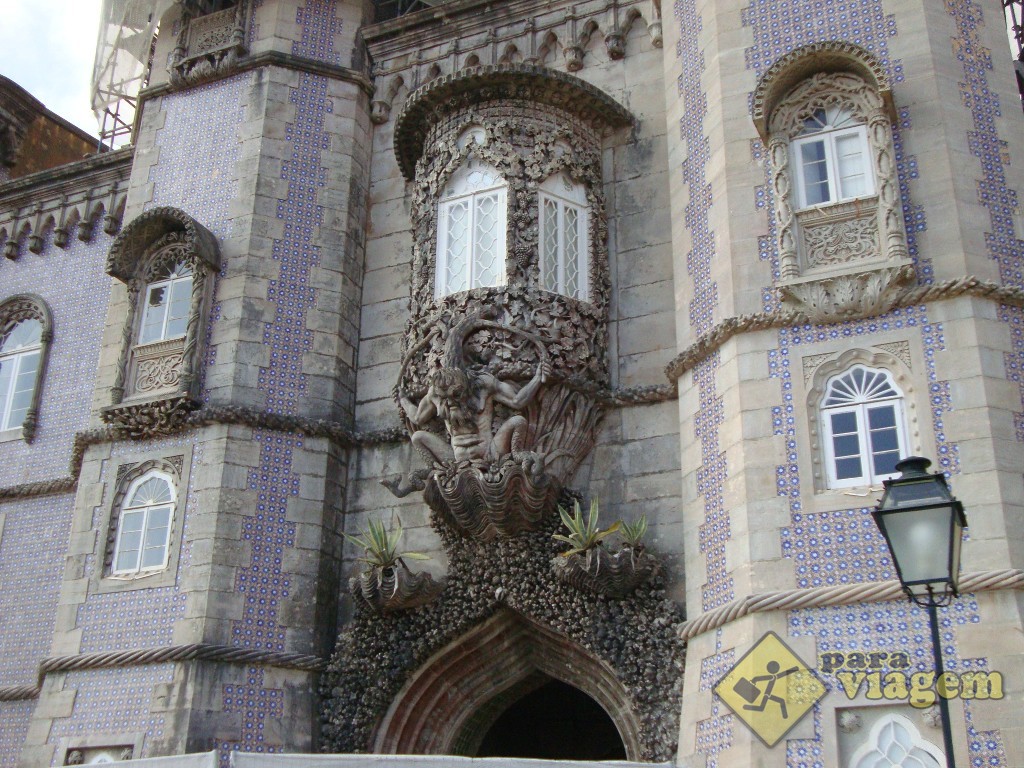 Escultura exótica no Palácio da Pena