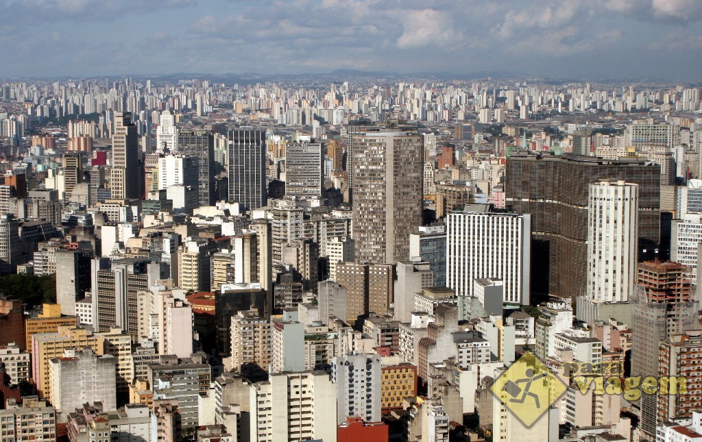 Vista aérea de São Paulo. Destaque para os edifícios Itália e da Copan