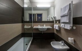 Banheiro do Hotel California em Roma