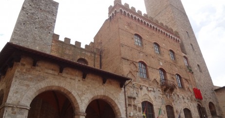 Palazzo Comunale e a Torre Grossa