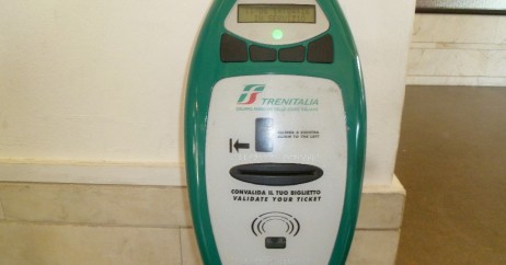 Máquina de validação do bilhete da Trenitalia