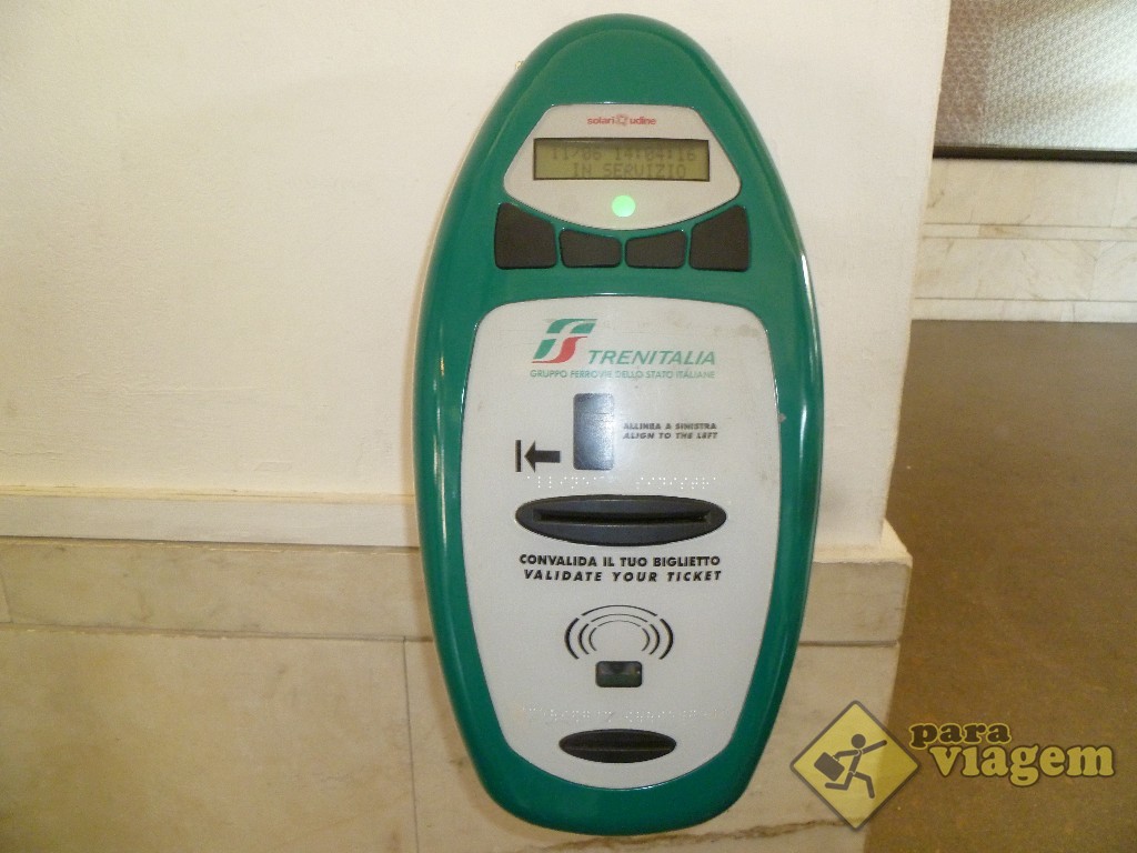 Máquina de validação do bilhete da Trenitalia