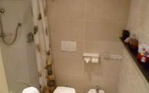 Banheiro do quarto do Be First em Roma