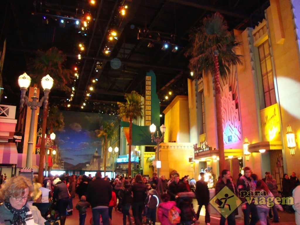 Área com restaurantes de lojinha no Walt Disney Studios