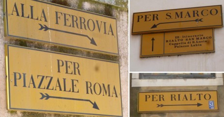 Placas indicando as principais direções em Venezaa