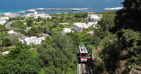 Funicular chegando a Capri