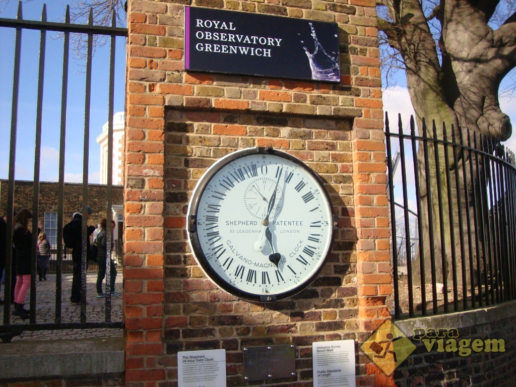 Shepherd Gate Clock -- Que horas são? 05:03 ou 11:03?