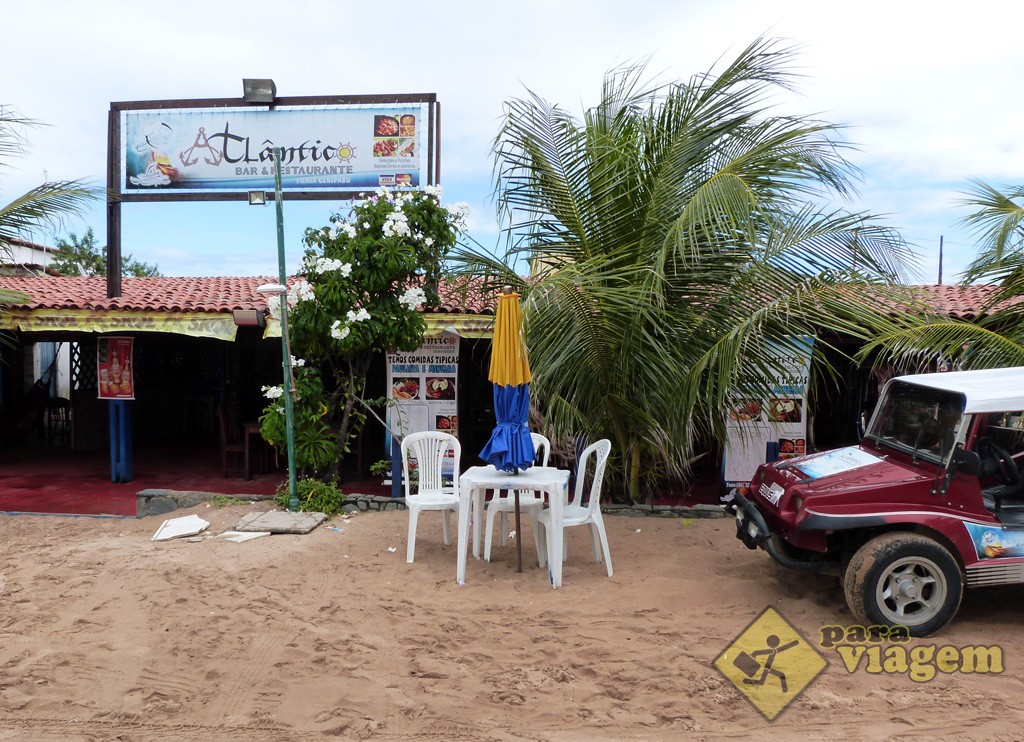 Atlântico Bar e Restaurante na Praia de Genipabú