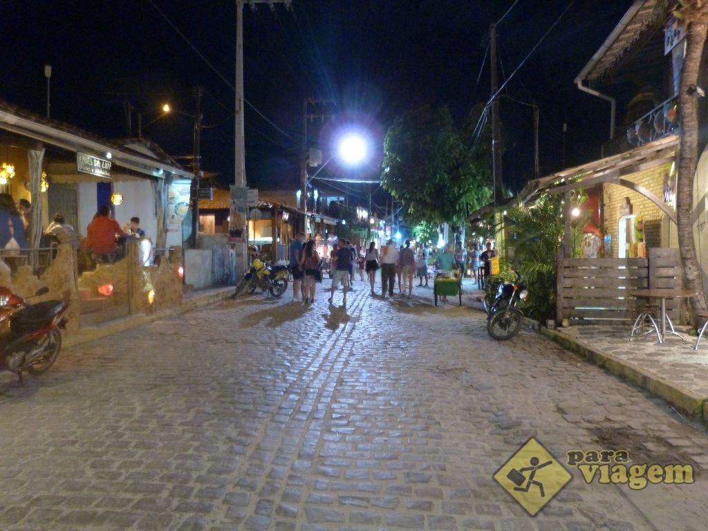Rua Principal a Noite em Pipa/RN