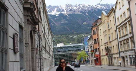 Innsbruck é os Alpes como "moldura"