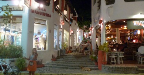 Restaurantes na Rua Principal de Pipa/RN
