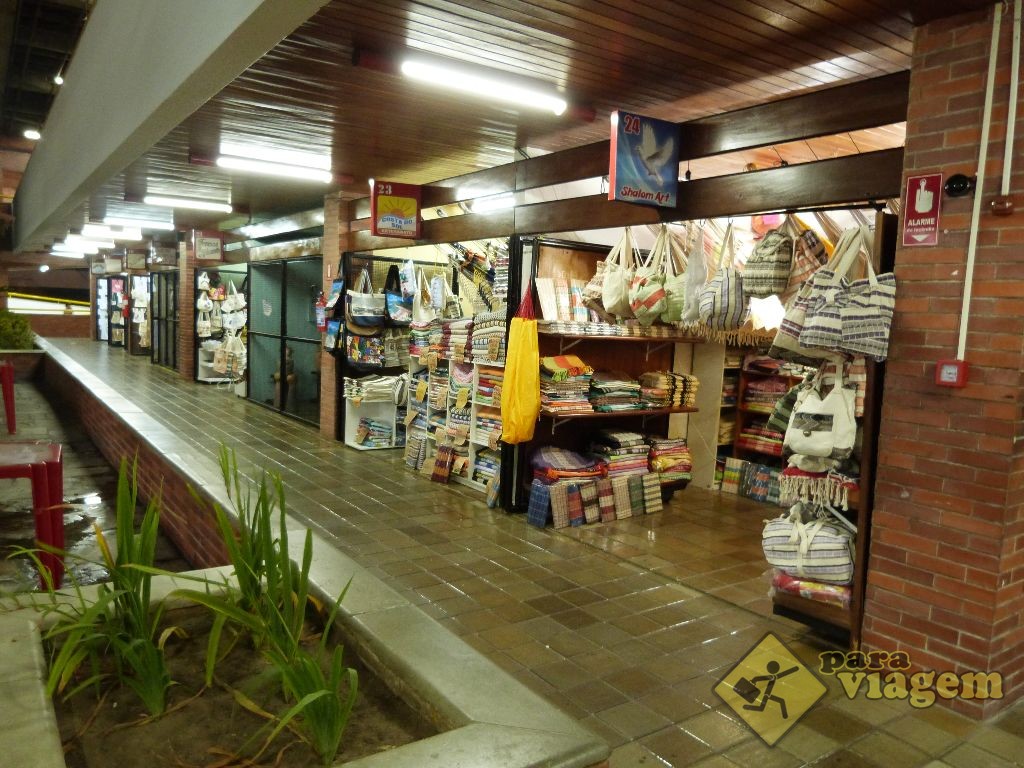 Lojas no Mercado de Artesanato da Paraíba