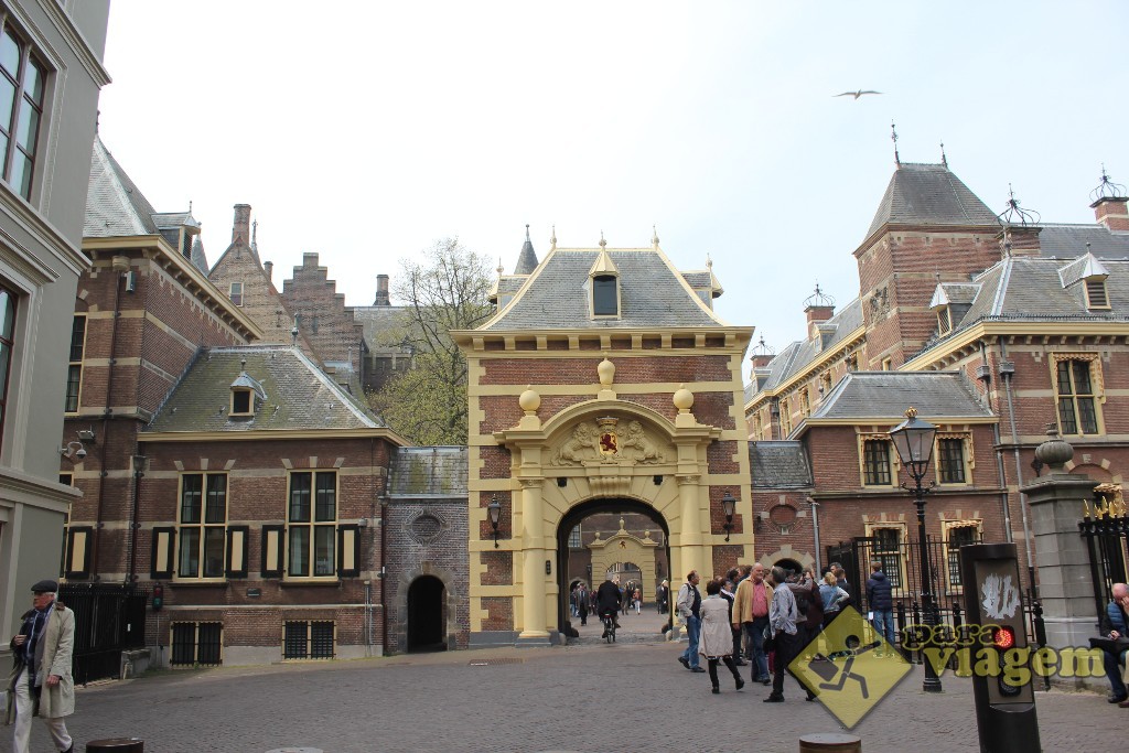 Uma das entradas do Binnenhof