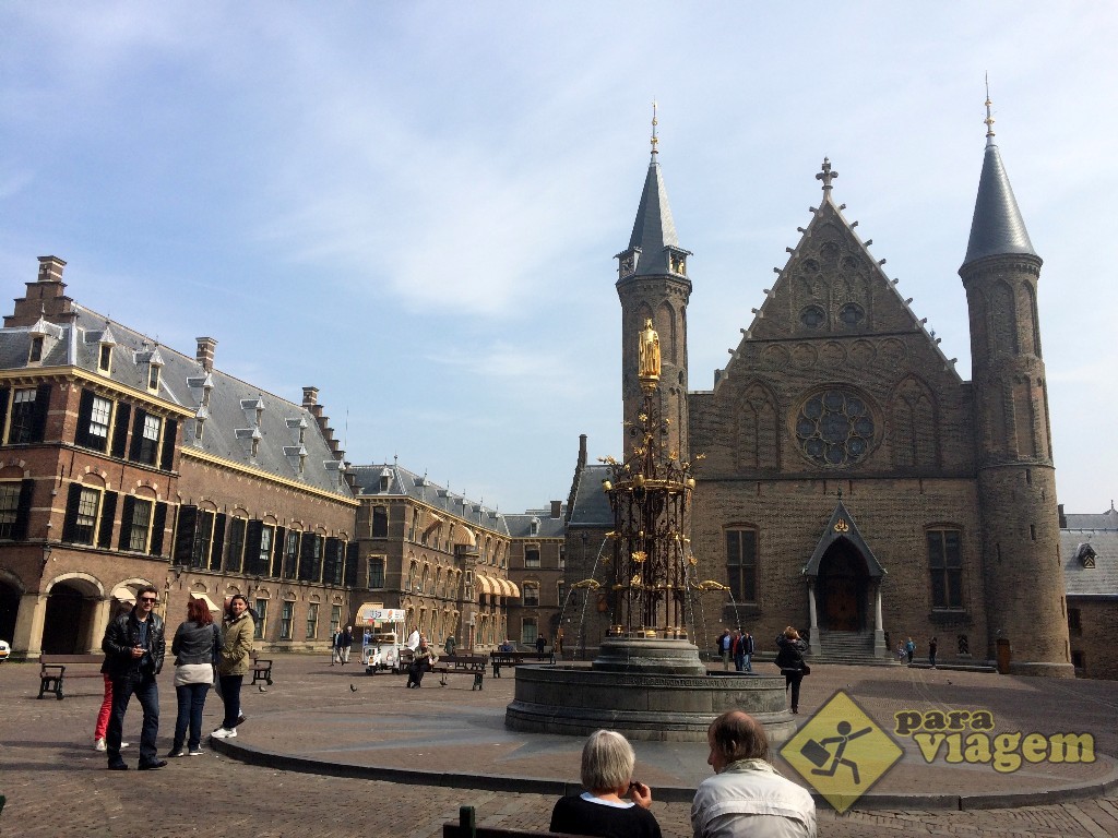 Pátio interno do Binnenhof e o Ridderzaal
