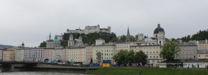 Castelo de Salzburgo e o Centro Histórico vistos da ponte
