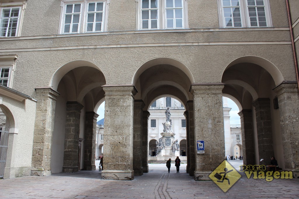 Arcada de acesso à Domplatz vindo da Franziskanerkirche