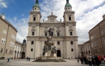 Catedral de Salzburgo e a Coluna Imaculada
