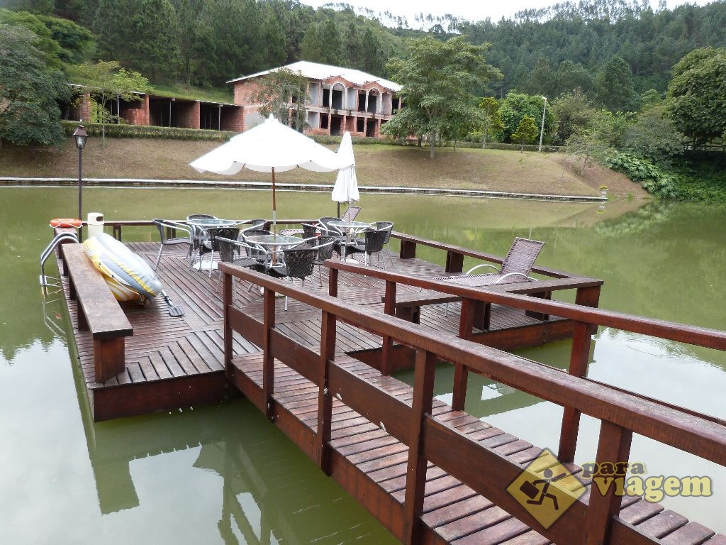 Deck no Lago do Haras Morena