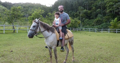 Pai e Filho Montando a Cavalo no Haras Morena