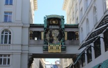 O relógio Ankeruhr na Hoher Markt