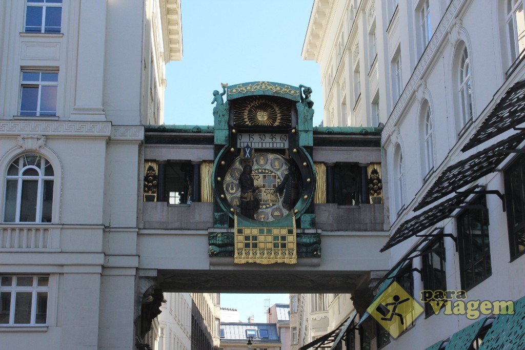 O relógio Ankeruhr na Hoher Markt