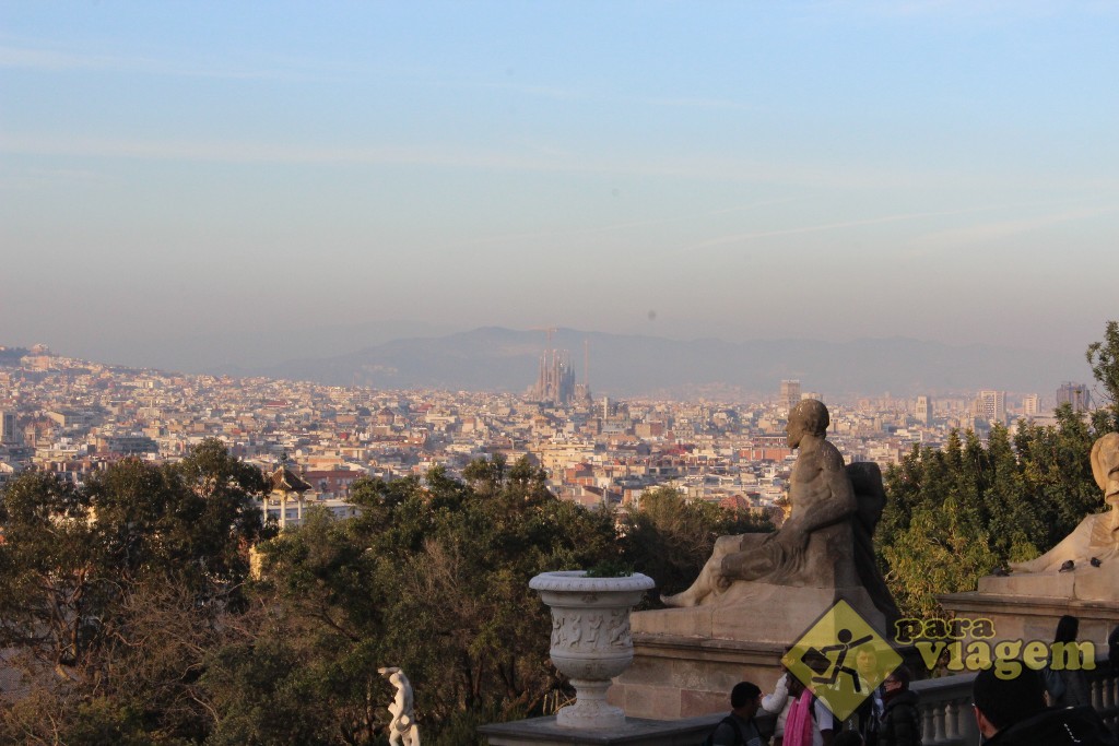 Vista de Barcelona do MNAC. A Sagrada Família se destaca.