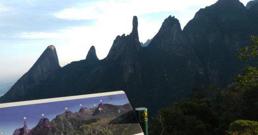 Picos da Serra dos Orgãos Vistos da Trilha Cartão Postal