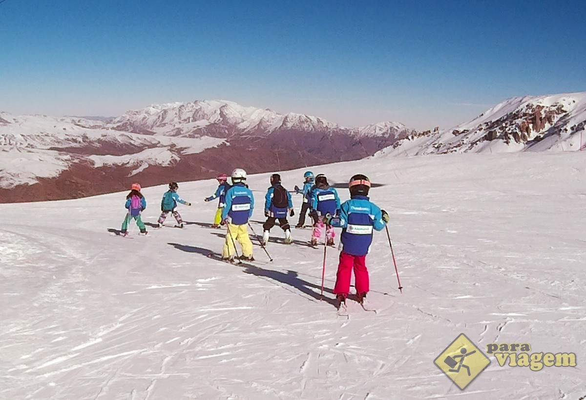 Crianças Esquiando no Valle Nevado
