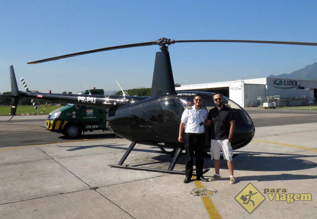 Com o Comandante Nobre ao Lado do Helicóptero
