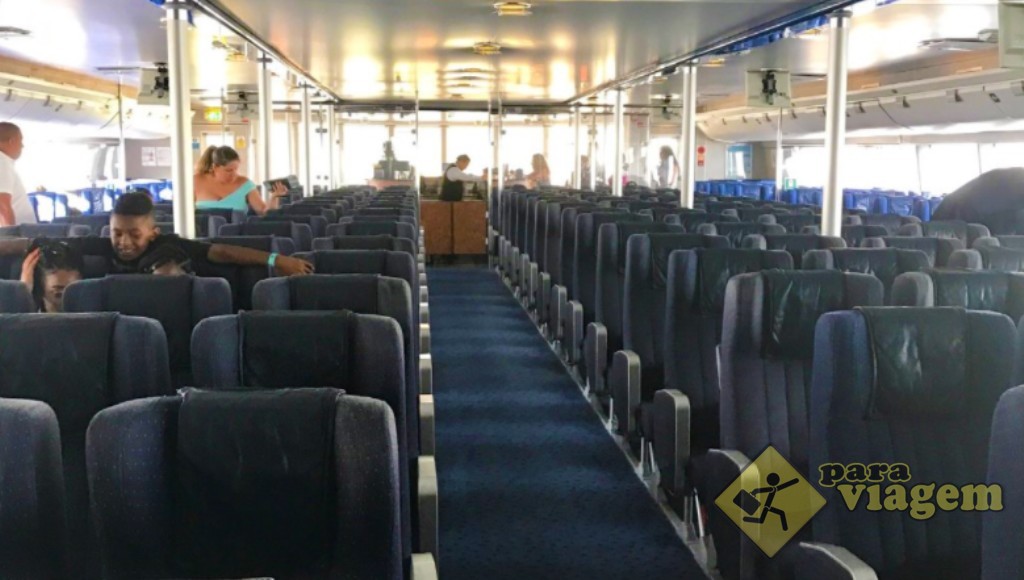 Interior do ferry boat da FRS Caribbean