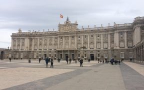 Pátio interno do Palácio Real de Madri