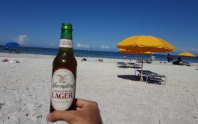 É proibido bebida alcóolica na praia de St. Pete Beach