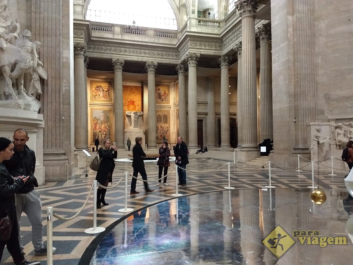 Interior do Pantheon em Paris
