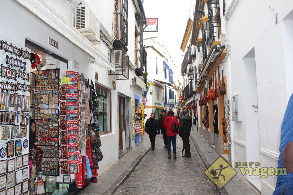 Uma das estreitas e agradáveis ruas de Córdoba