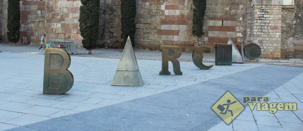 Monumento em homenagem a Barcino na Plaça Nova
