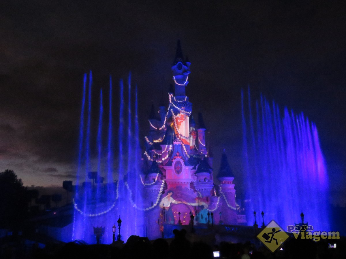 Show com Águas e Luzes no Disney Illuminations