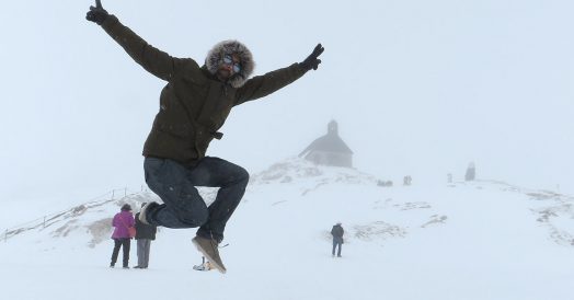 Nevando no Zugspitze com Capela ao Fundo