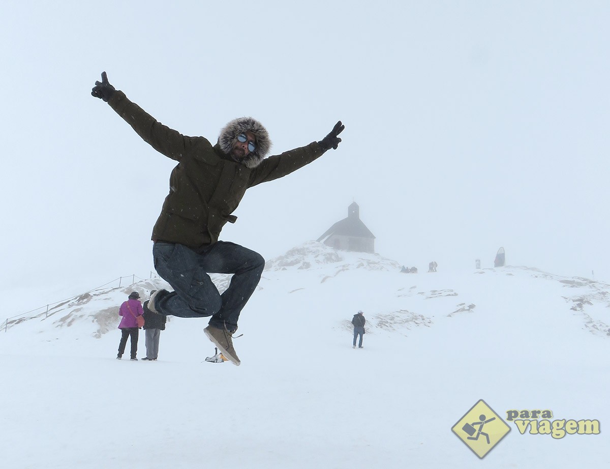 Nevando no Zugspitze com Capela ao Fundo