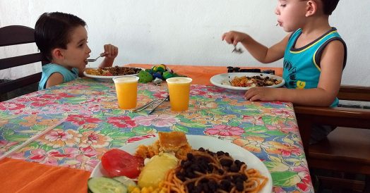 Almoço com Crianças na Pousada do Preto