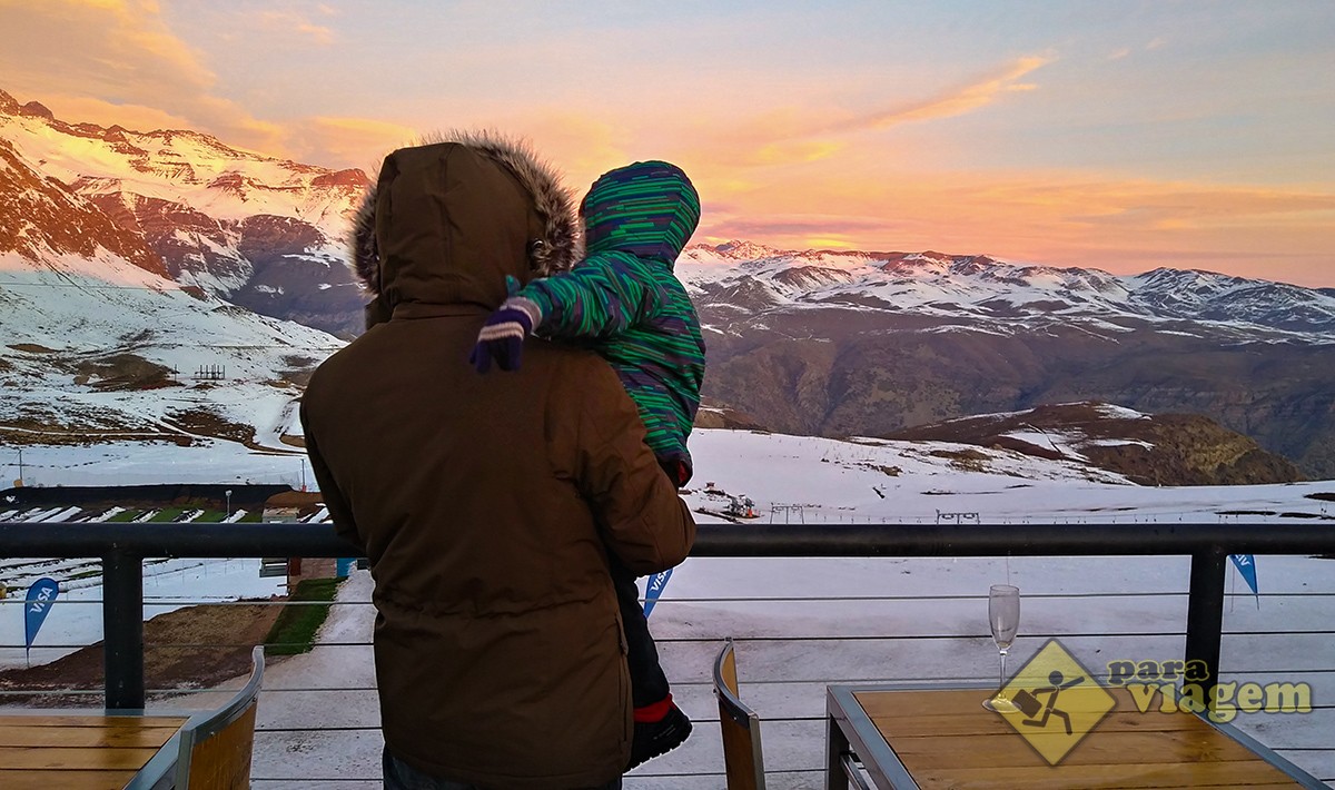 Pai e Filho encarando o frio na Cordilheira dos Andes