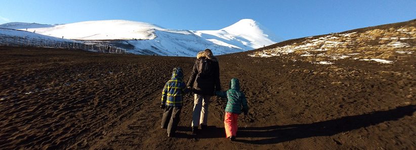 Família no Chile subindo o vulcão Osorno