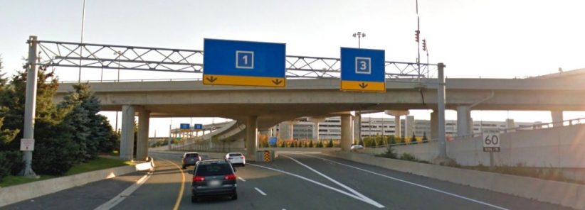 Ao nos aproximarmos do Aeroporto de Toronto, começam a aparecer as placas indicando os terminais