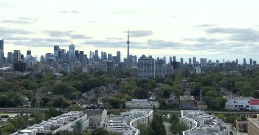 Da torre da Casa Loma dá pra ver o skyline de Toronto