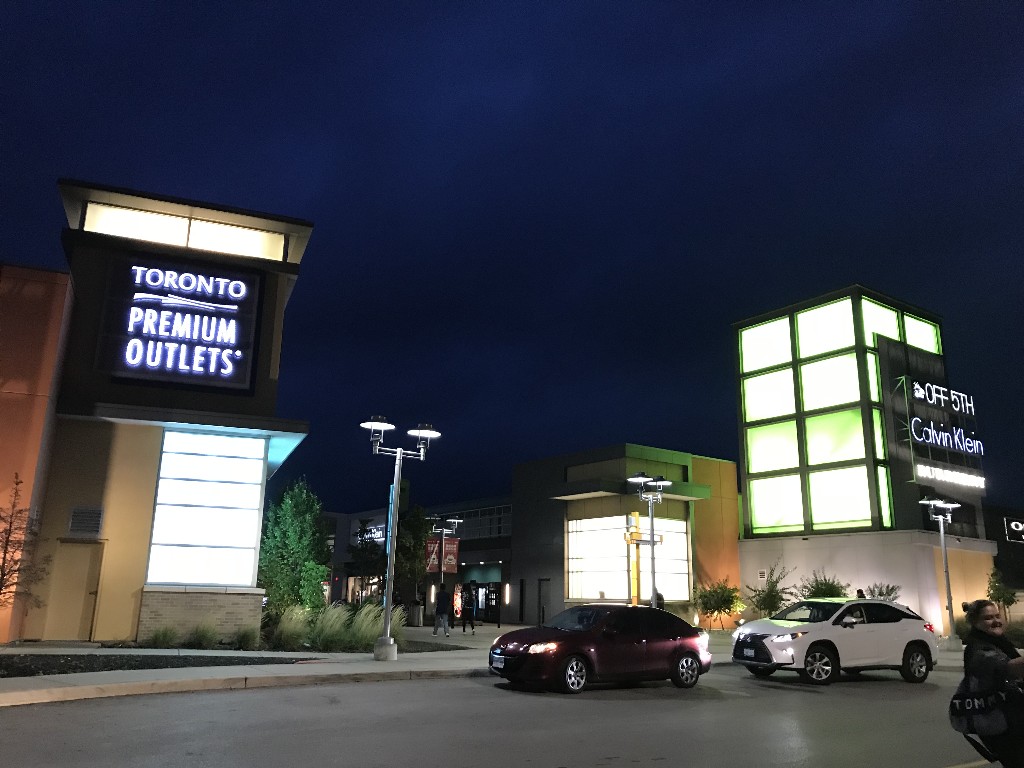 Toronto Premium Outlets