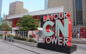 Entrada para a CN Tower