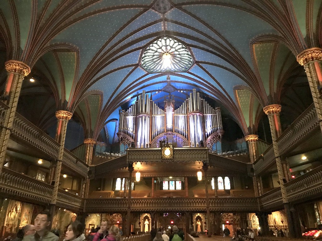 Detalhes neogóticos de Notre-Dame de Montreal